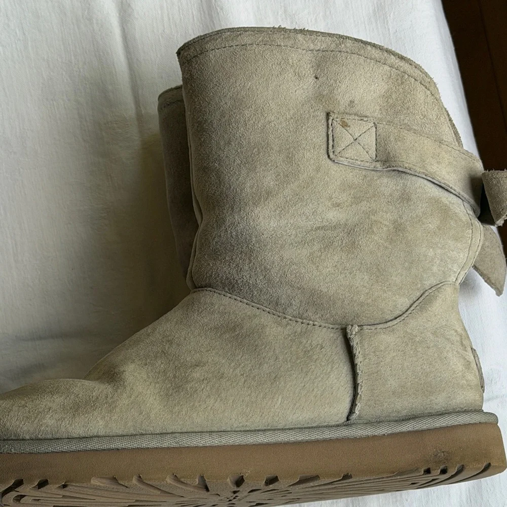 UGG Short Suede Shearling Boots in Light Grey Women’s 7
